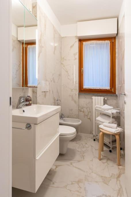 Wraparound Lake Views Bellavista Residence Campione dʼItalia المظهر الخارجي الصورة
